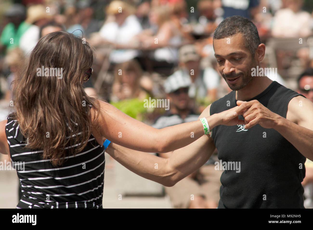 Spontane Salsa-Tänzer beim Sunfest, London, Ontario, Kanada Stockfoto