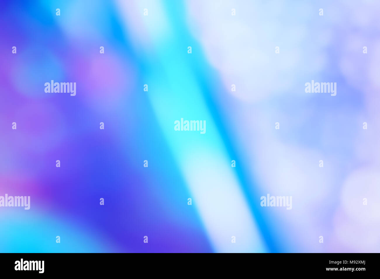 Holographische ultraviolett Neon abstrakte unfocus Hintergrund mit bokeh Lichteffekt. Stockfoto