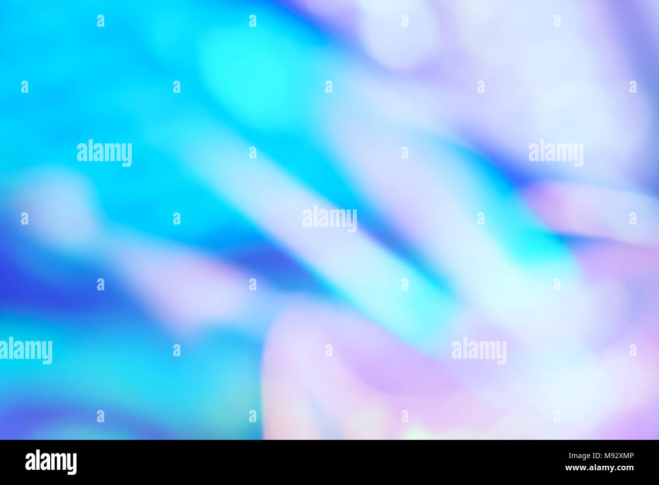 Holographische ultraviolett Neon abstrakte unfocus Hintergrund mit glitch Wirkung. Stockfoto