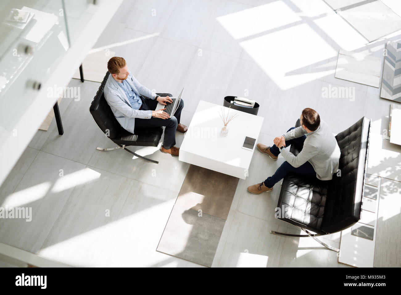 Business Meeting in der Lobby Stockfoto