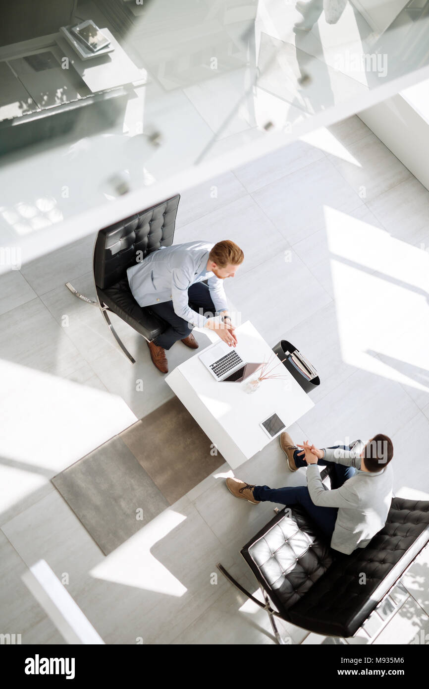 Business Meeting in der Lobby Stockfoto