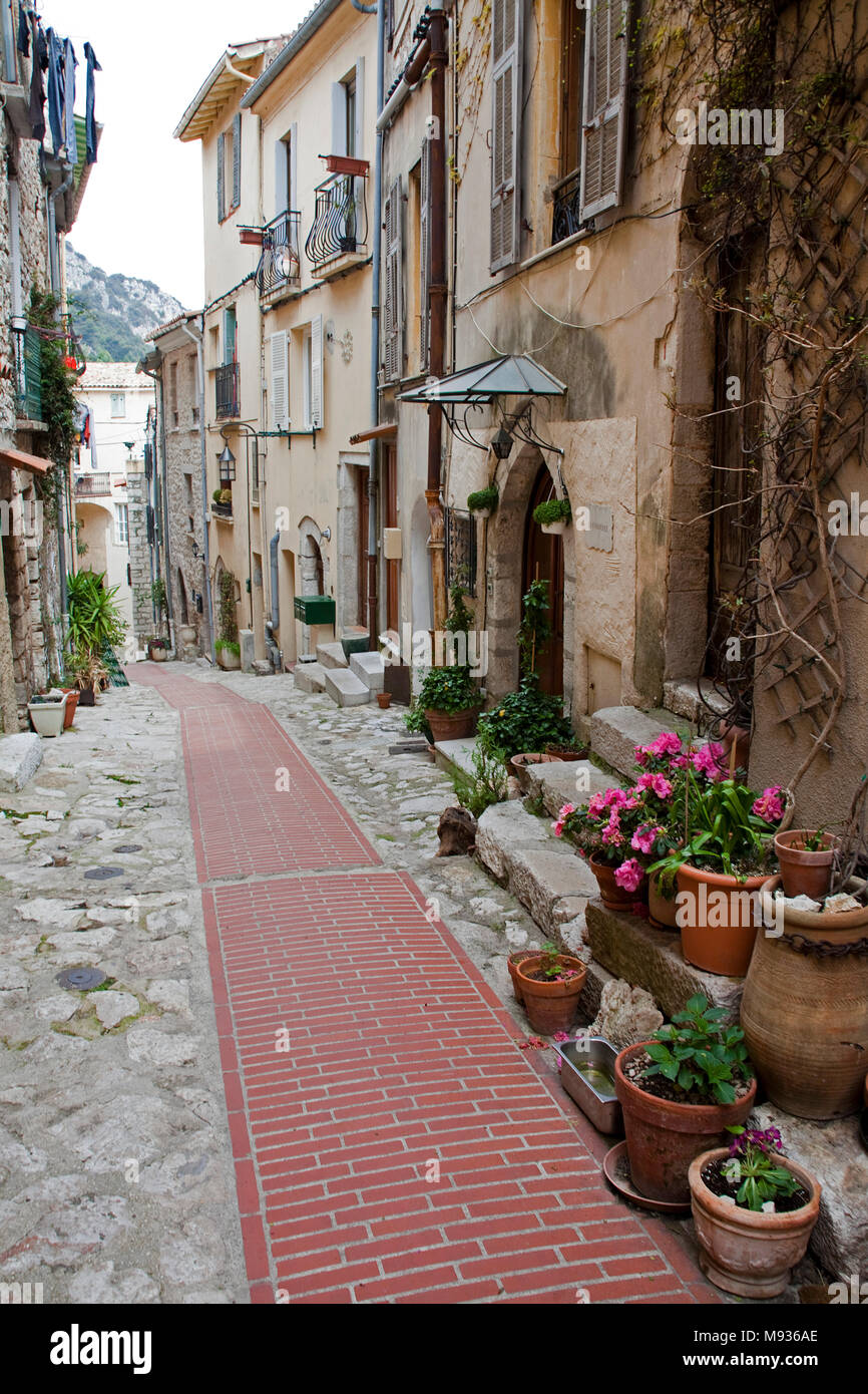 Gasse in der Altstadt des Dorfes La Turbie, Süd Frankreich, Var, Provence, Cote d'Azur, Frankreich, Europa Stockfoto