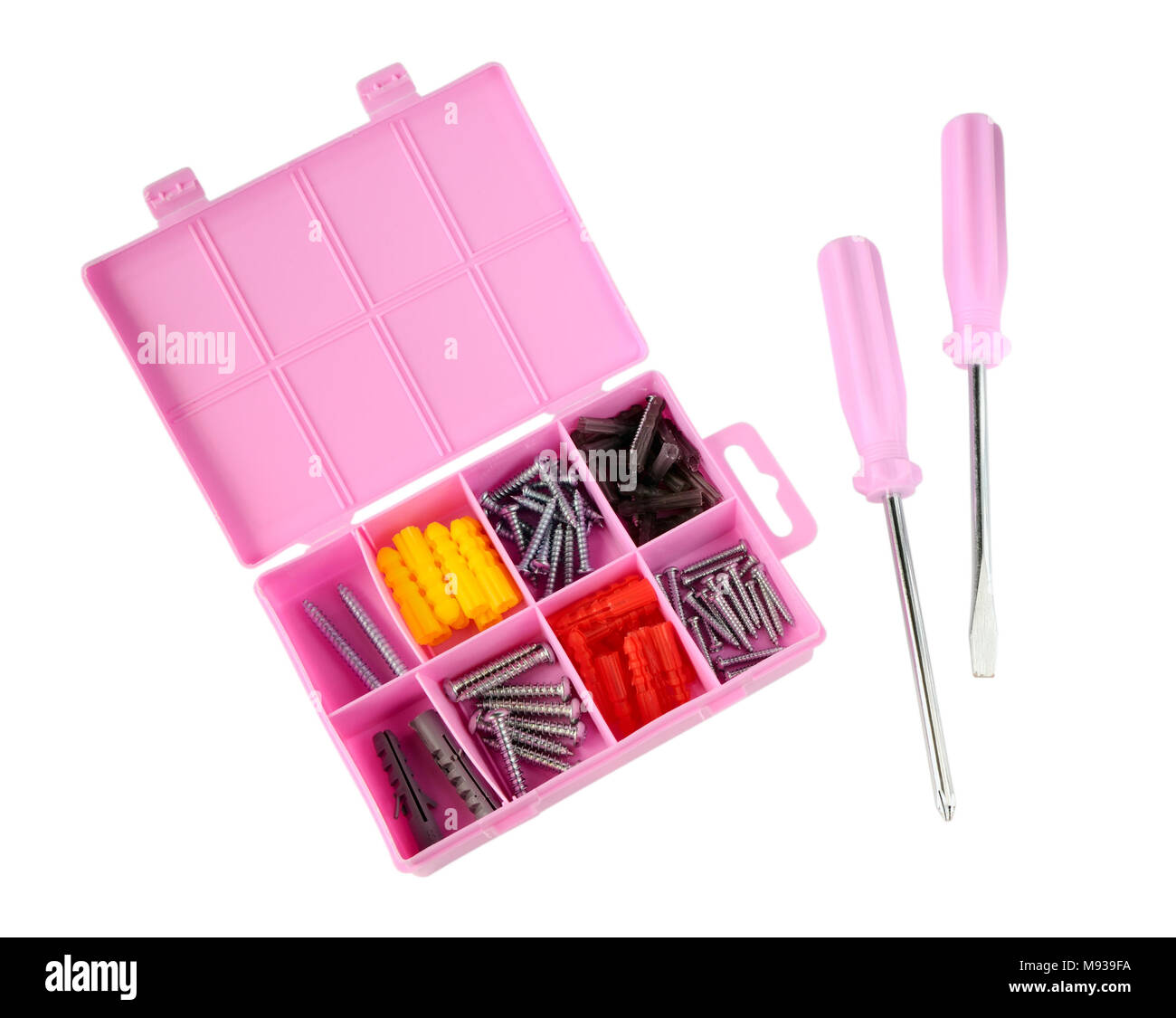 Rosa Schachtel mit Schrauben und Schraubendreher isoliert auf weißem Stockfoto