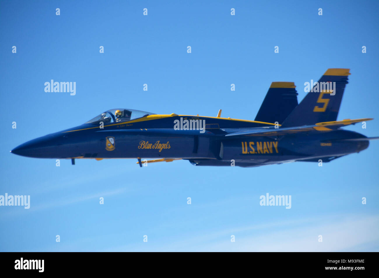 TINKER AIR FORCE BASE, Okla. - - Reserve Bürger Flieger von der 507th Air Refuelling Wing an Tinker Air Force Base, Okla., betankt sieben F/A-18 Hornissen, von der US-Navy Blue Angels team März 19, 2018. Der Blaue Engel nach Hause zurück zu Pensacola Naval Air Station, Fla., nach drei Monaten Training bei El Centro Naval Air Facility, Calif (U.S. Air Force Foto/Tech. Sgt. Samantha Mathison) Stockfoto