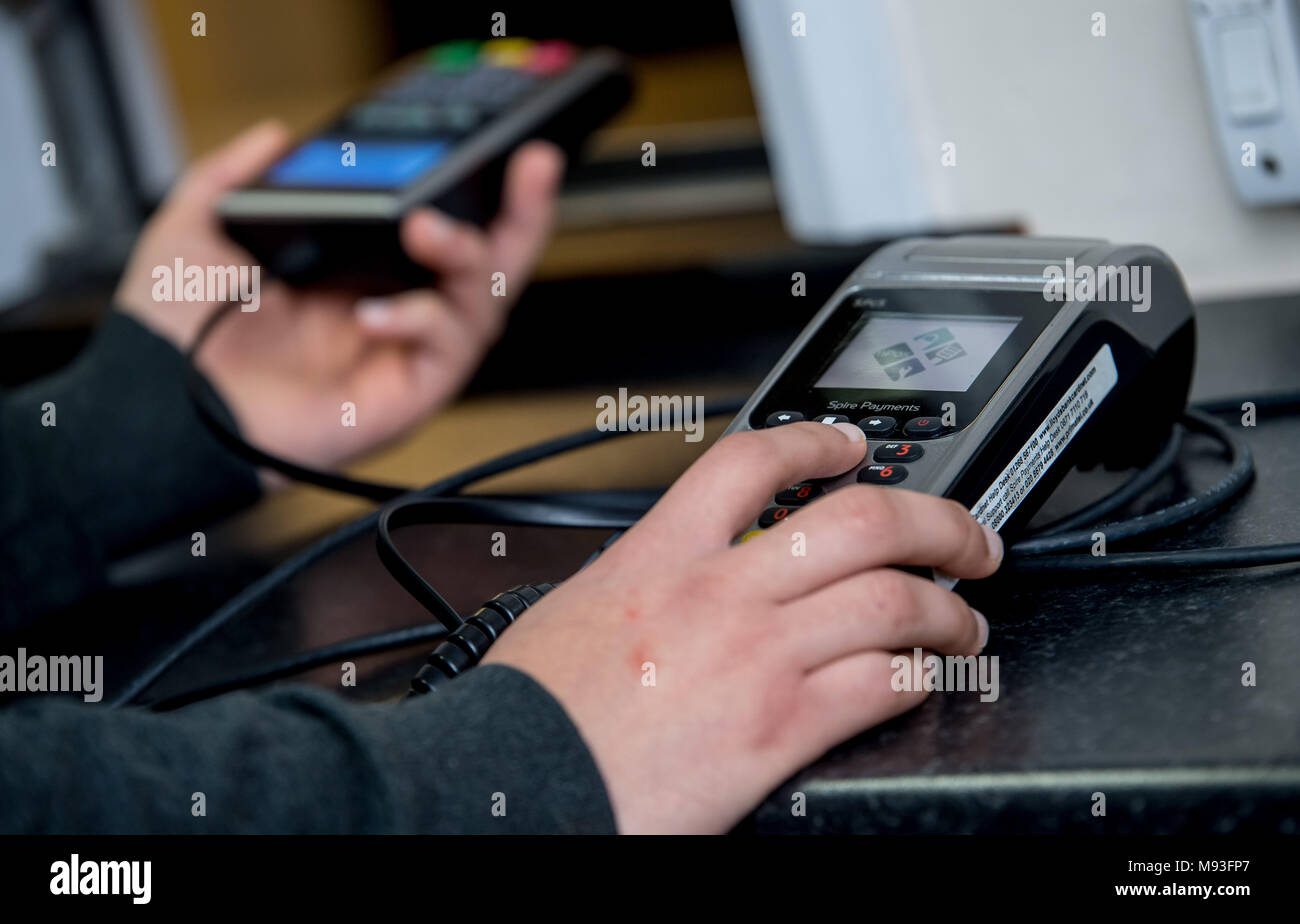 Karte Maschine verwendet, um die Zahlung zu nehmen Stockfoto