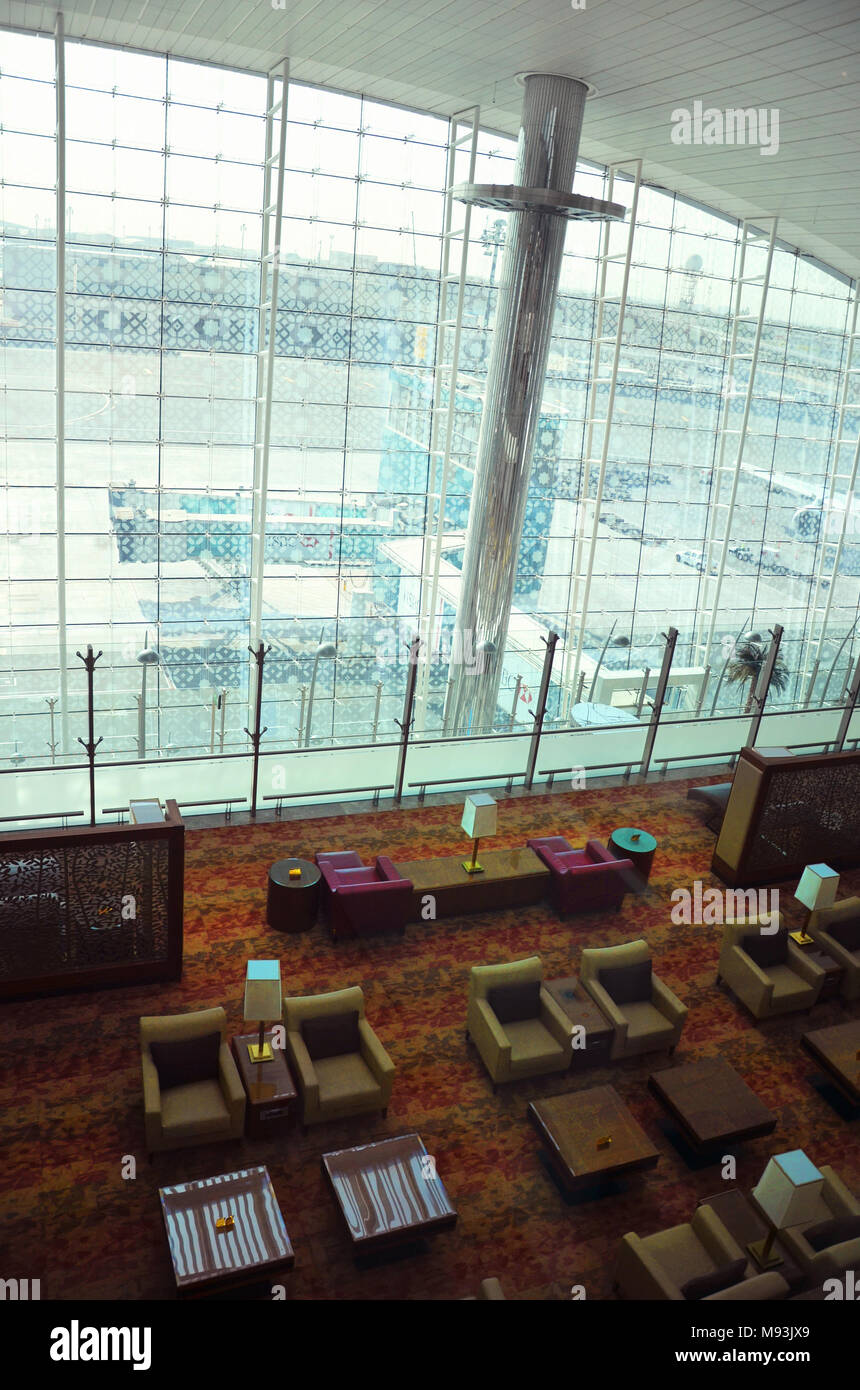 Flughafen Dubai, VAE - 22. September 2017: Luxus Wartebereiche in der First Class von Emirates Lounge von Business Class Lounge gesehen Stockfoto