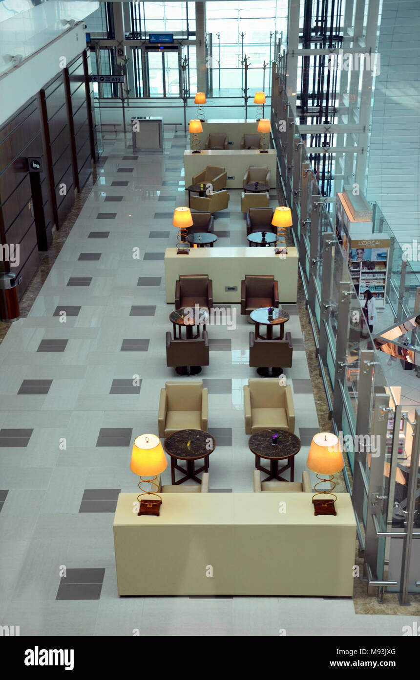 Flughafen Dubai, VAE - 22. September 2017: Luxus Sitzbereiche in der First Class von Emirates Lounge Stockfoto