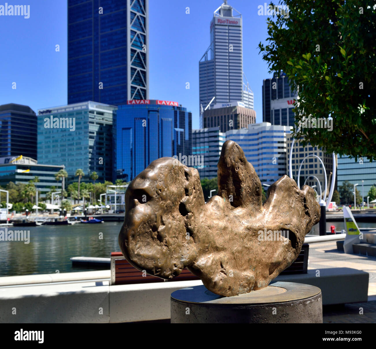 Replik der größten Gold Nugget in WA, der goldene Adler, Elizabeth Quay Perth Westaustralien gefunden Stockfoto