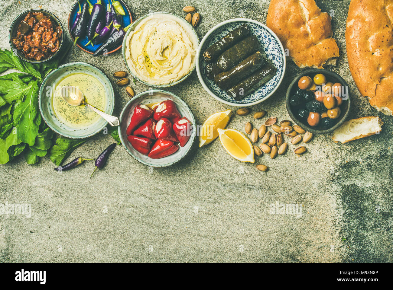 Mittelmeerraum und im Nahen und Mittleren Osten meze Starter fingerfood Platter, kopieren Raum Stockfoto