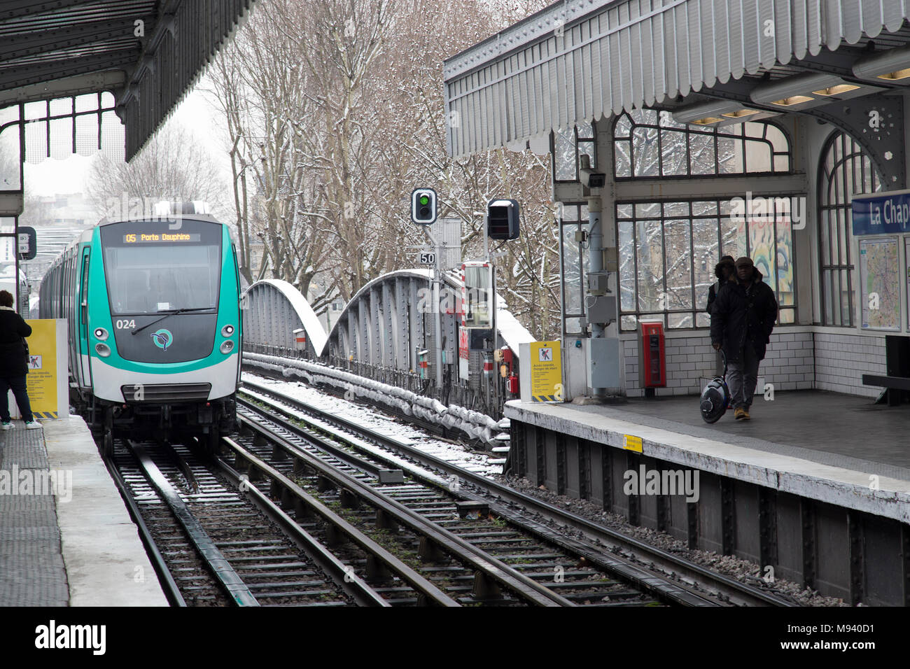 Verkehrsmittel in Paris im Winter in Frankreich Stockfoto
