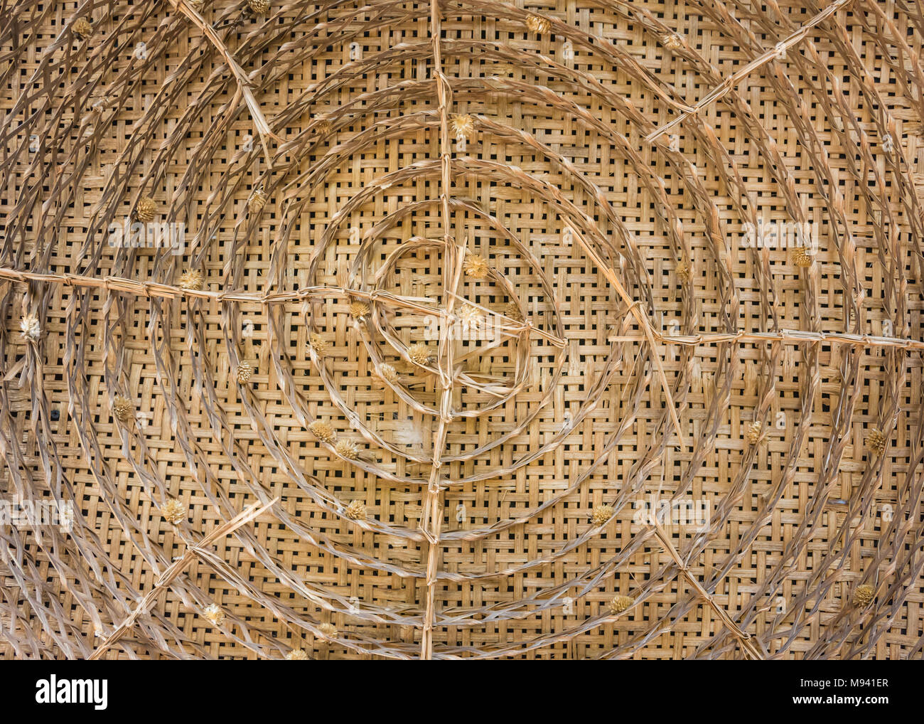 Dreschen Seide, Bambus weben Stockfoto