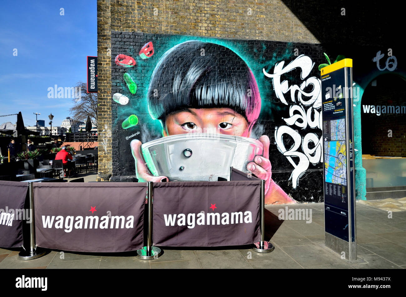 London, England, UK. Wagamama Japanisches Restaurant in den Knast Straße Stockfoto