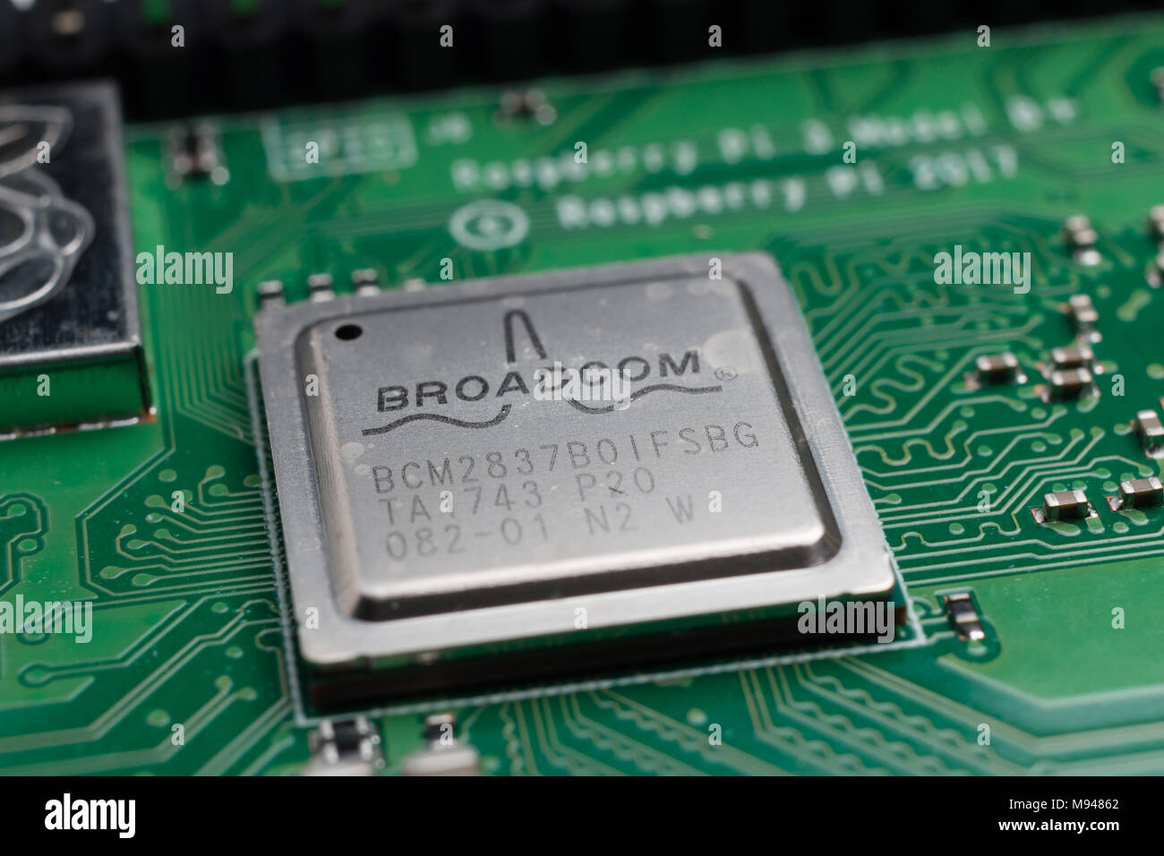 Raspberry Pi 3B+Board auf Weiß Stockfoto