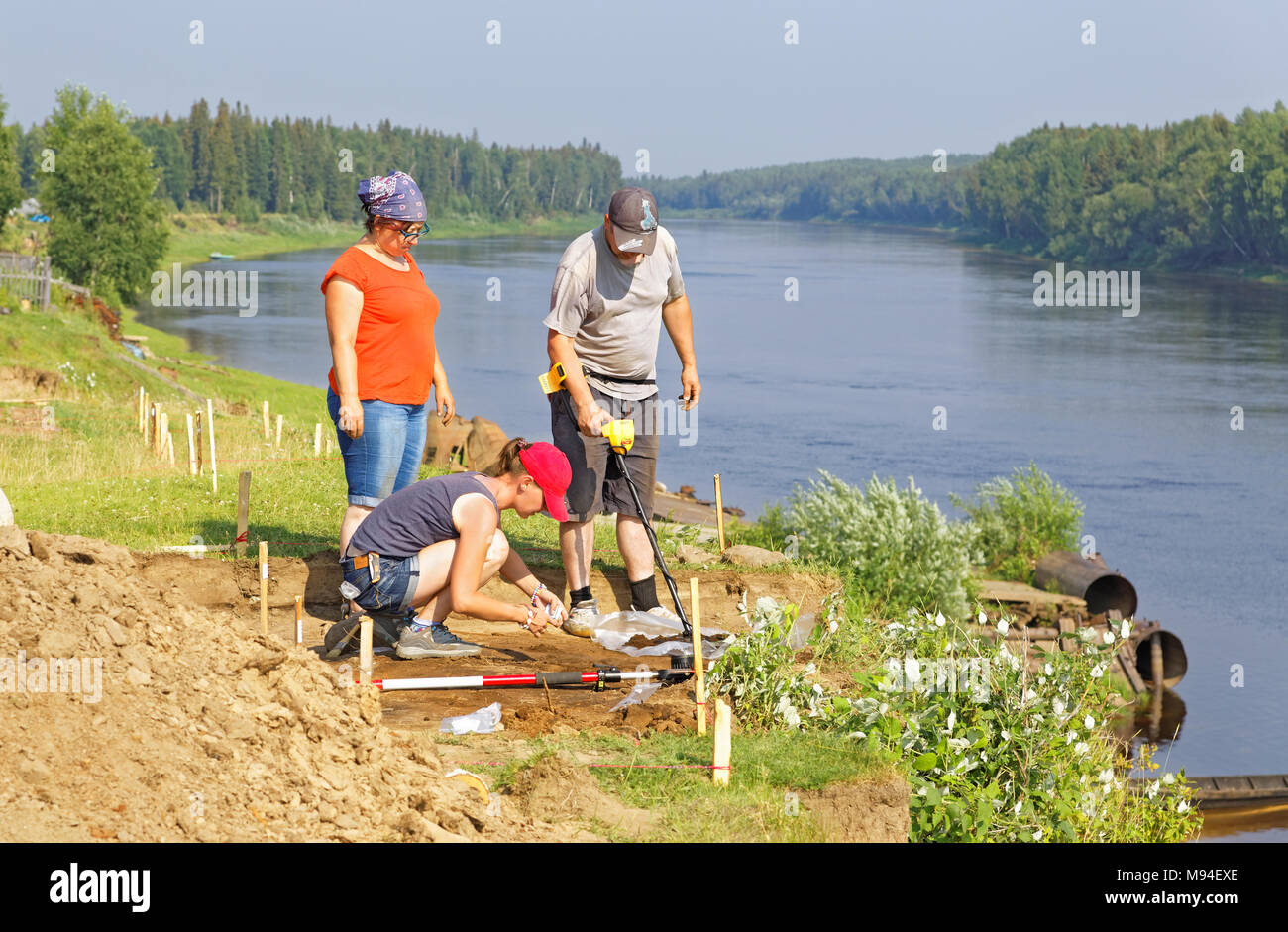 Editorial. Nyaksimvol Dorf Beryozovsky bezirk Der Chanty-mansijsk autonomen Okrug, Russia-July, 31 2017 archäologische Ausgrabungen auf der Terr Stockfoto