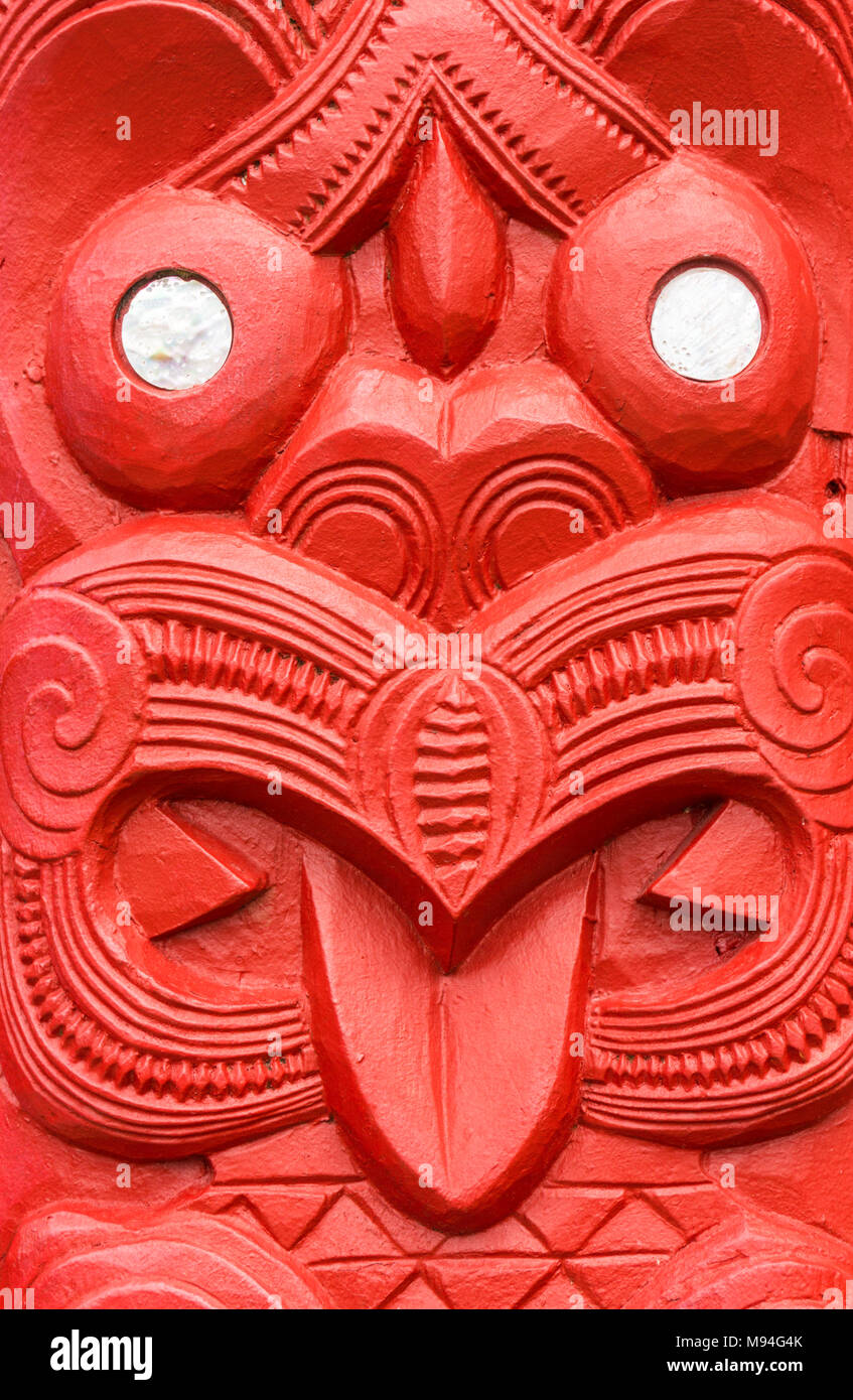 Neuseeland rotorua Neuseeland whakarewarewa rot Maori carving Perlmutt Dekoration Haus der Begegnung wahiao rotorua Neuseeland North Island. Stockfoto