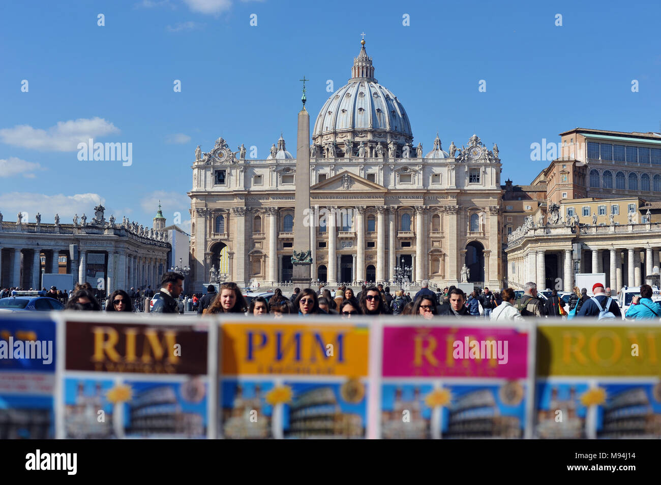 Rom. St. Peter's Basilica ansehen und Souvenirs. Italien. Stockfoto