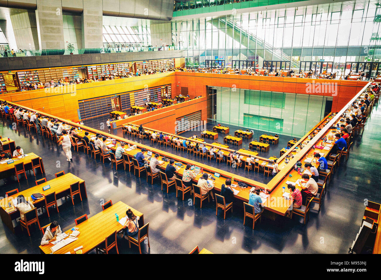 Beijin, Beijin, China. 23 Mär, 2018. Peking, China - die Leser an die chinesische Nationalbibliothek in Peking. Credit: SIPA Asien/ZUMA Draht/Alamy leben Nachrichten Stockfoto