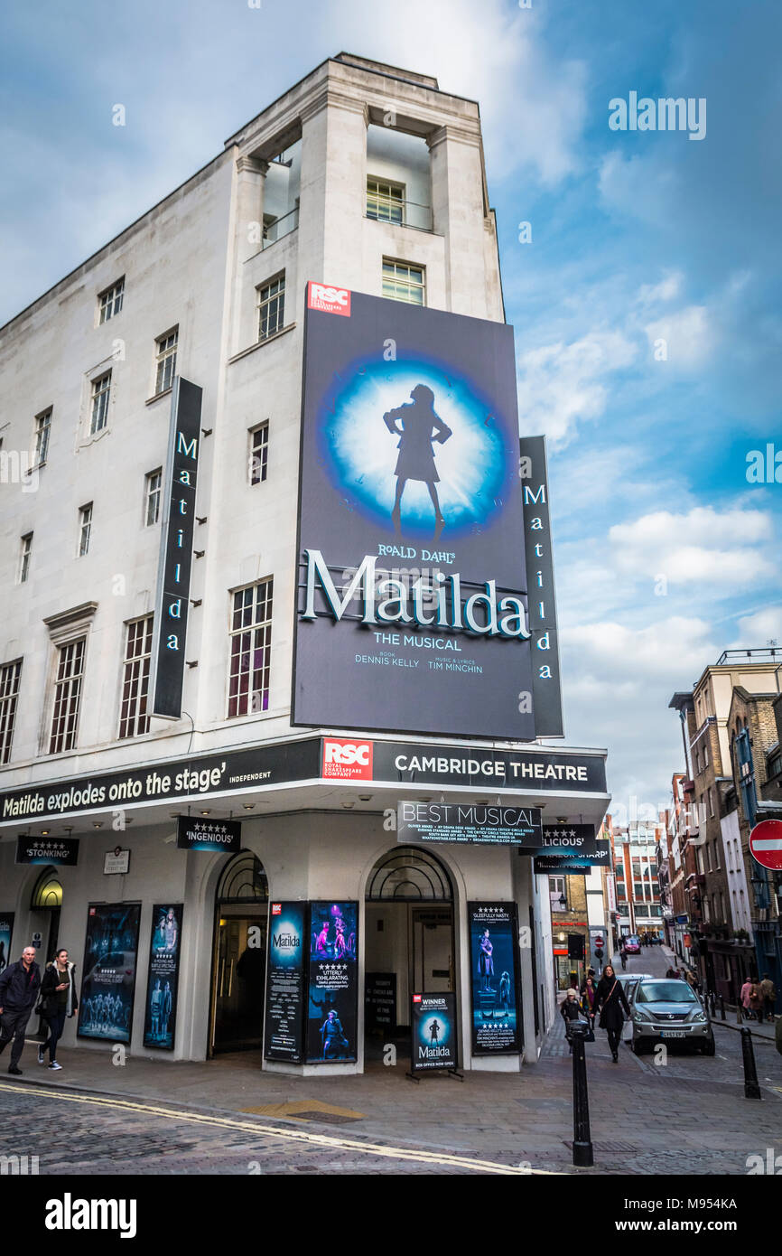 Der Roald Dahl Matilda, das Musical, im Cambridge Theatre im Londoner West End, Großbritannien Stockfoto