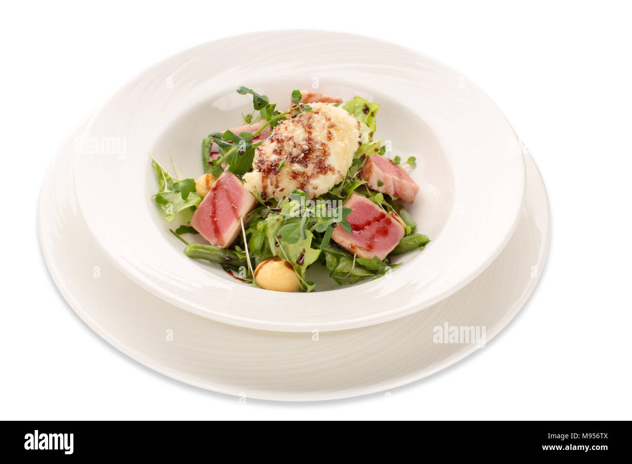 Salat mit Thunfisch grünen und grünen Bohnen weiße Platte Stockfoto