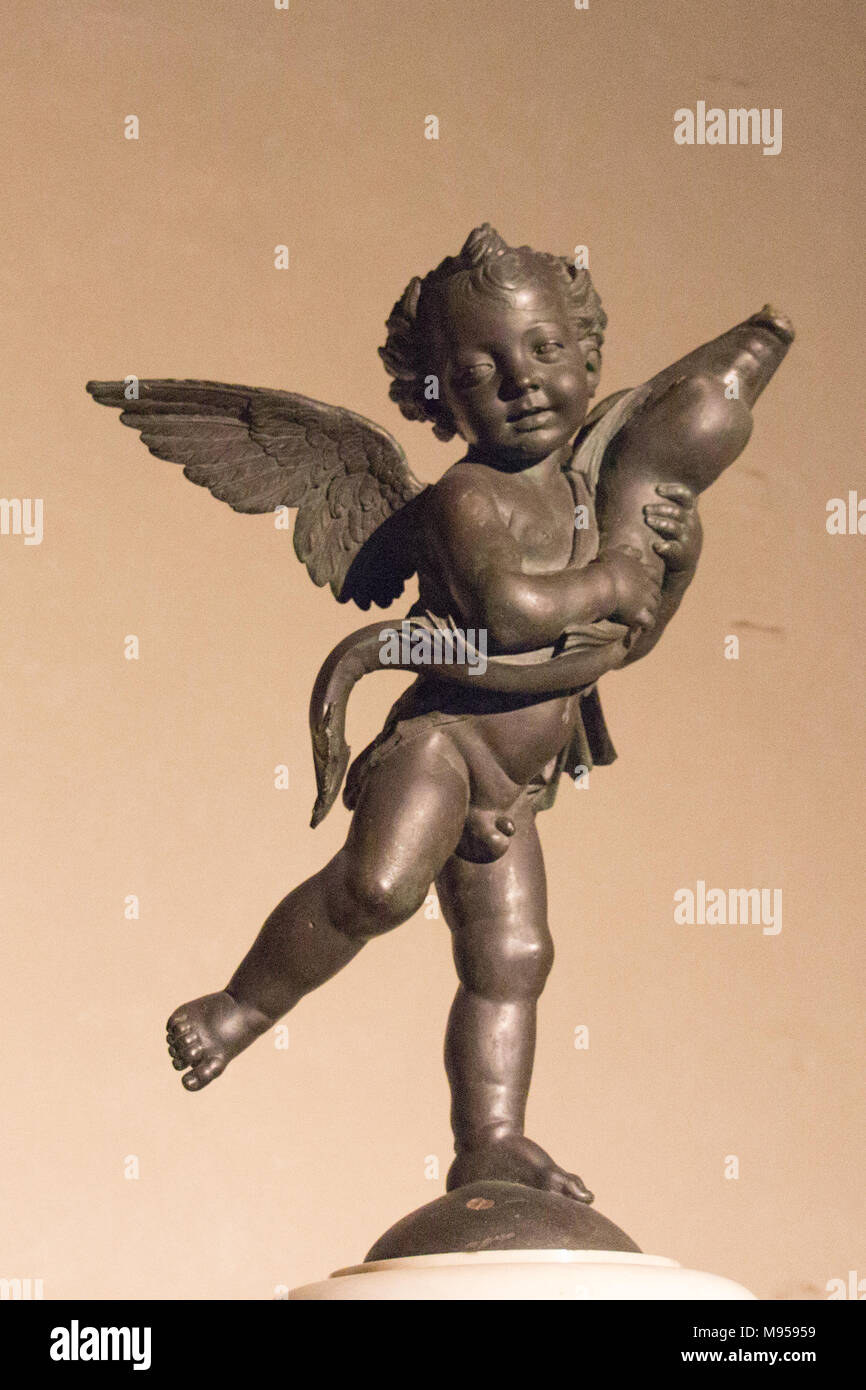 Italien, Florenz - 18. Mai 2017: Die Ansicht der Putto mit Delphin, Statue von Andrea Del Verrocchio auf der Terrasse von Juno im Palazzo Vecchio am 18. Mai Stockfoto