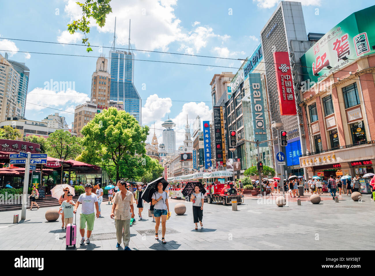 Shanghai, China - 7. August 2016: Nanjing Road Shanghai Stadtbild Stockfoto