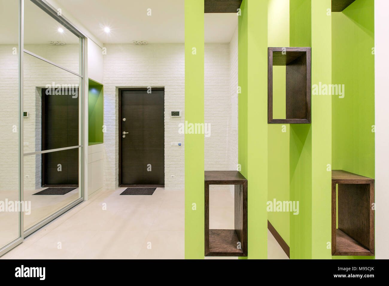 Stilvolle hellen Flur design Stockfoto