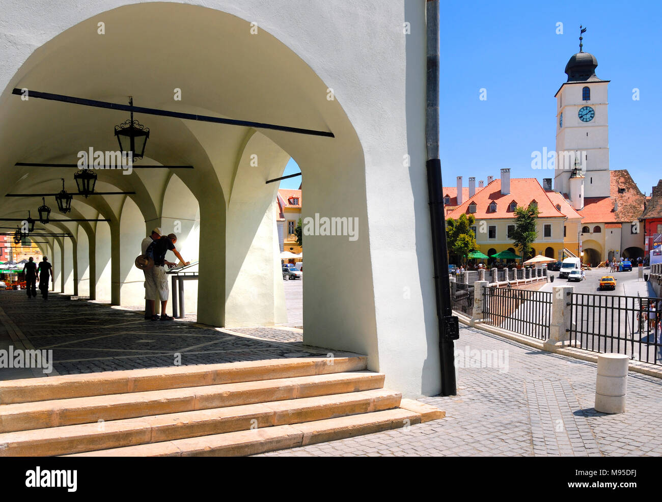 Sibiu, Siebenbürgen, Rumänien. Piaca Glimmer (Quadrat) Franz Binder Welt Völkerkundemuseum - arcade Stockfoto