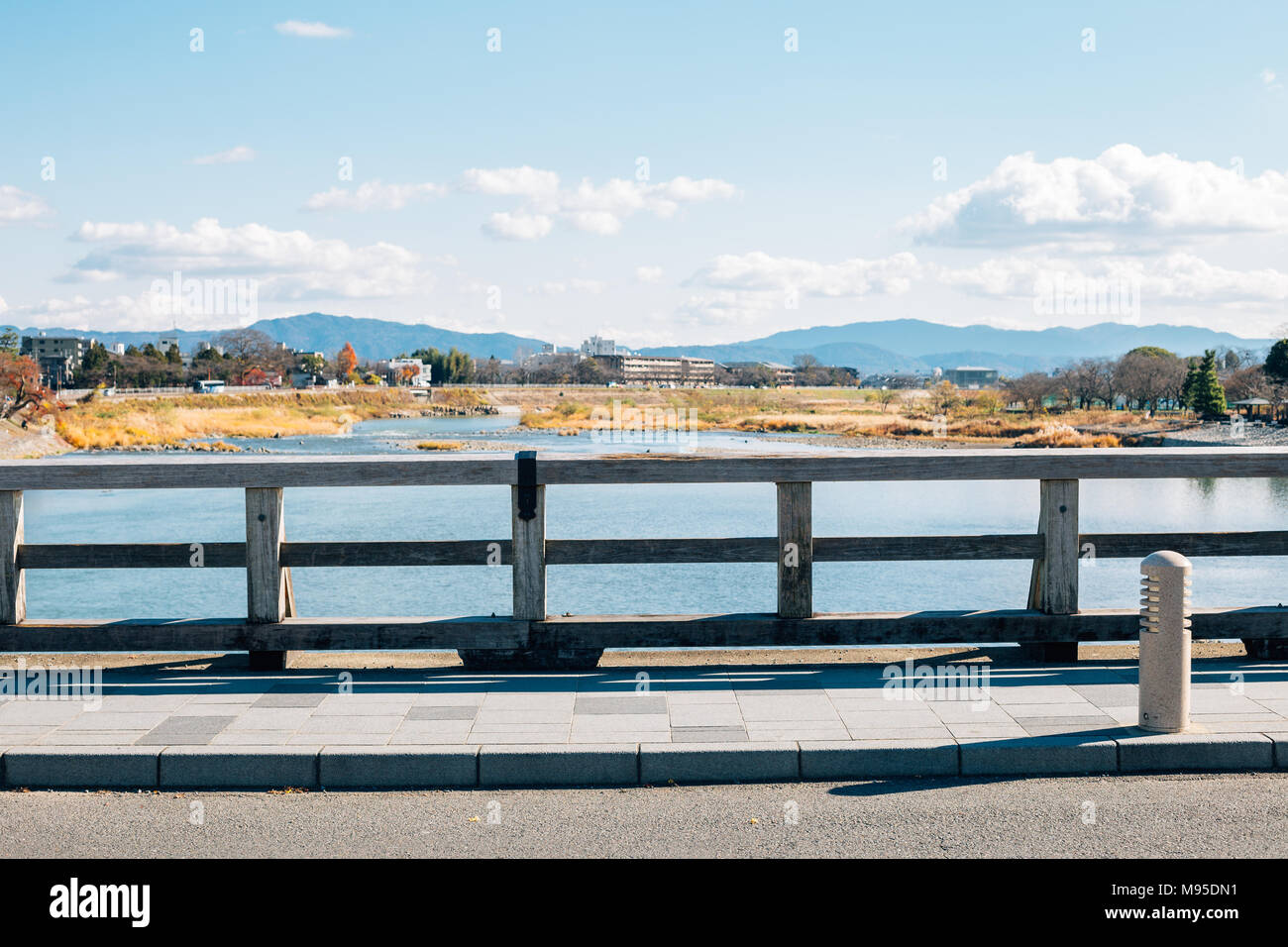 Arashiyama Togetsukyo Brücke und die Landschaft Dorf in Kyoto, Japan Stockfoto