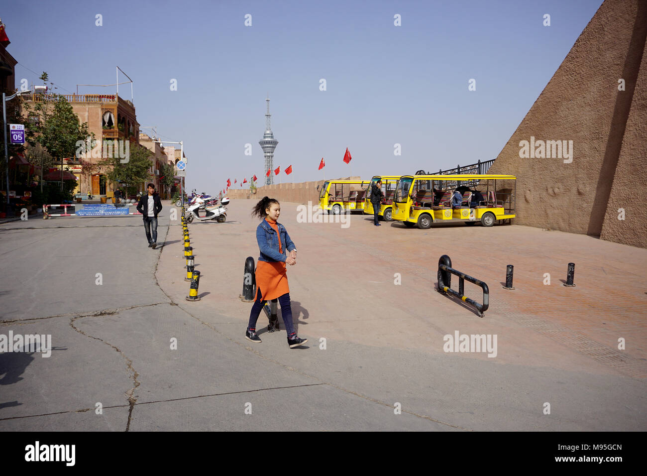 Die wiederaufgebaute Stadtmauer in der Altstadt von Kashgar in Xinjiang, China Stockfoto