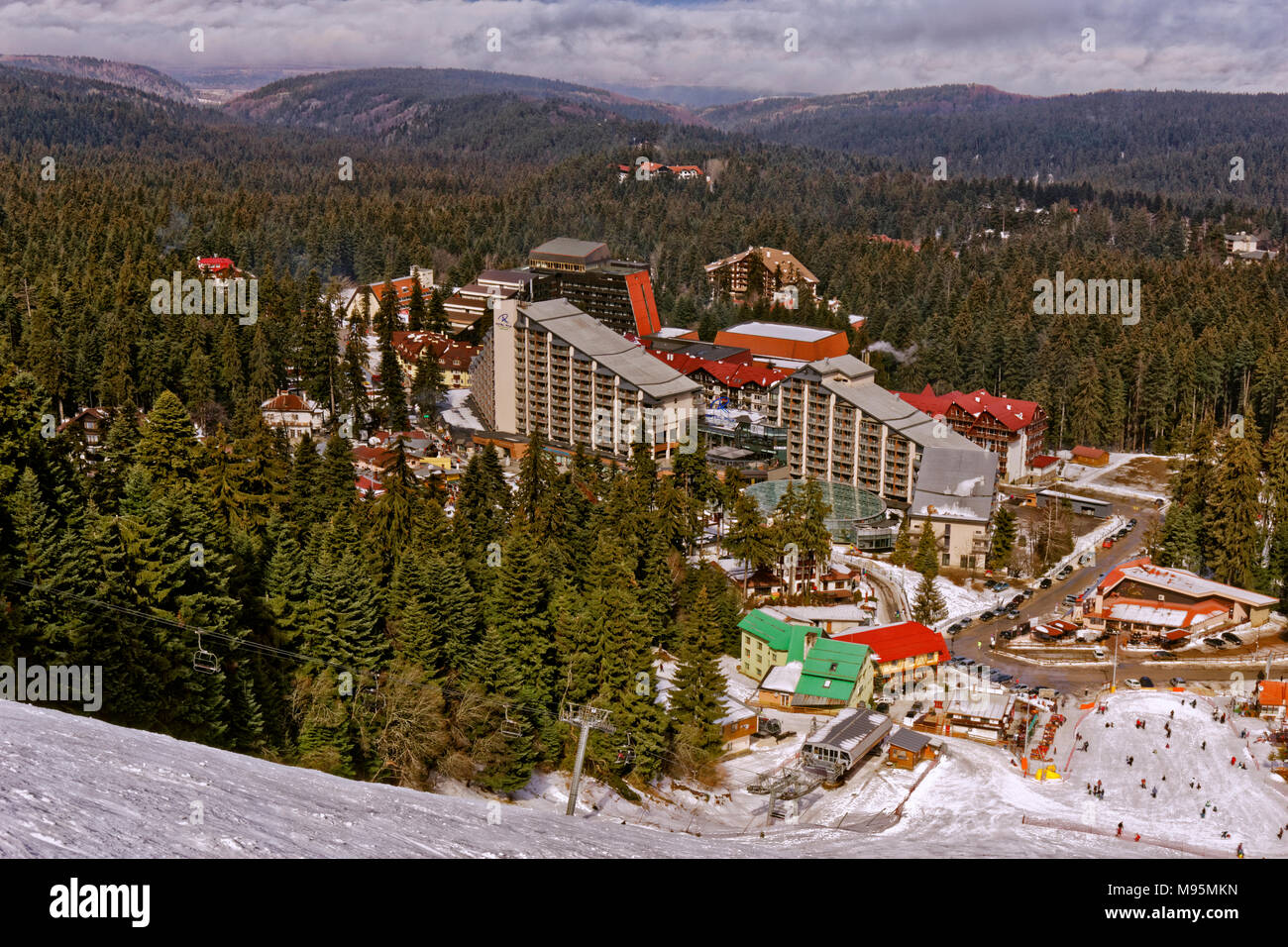 Skigebiet Borovets mit dem Hotel Rila in der Nähe von Samokov, Targovishte, Bulgarien. Stockfoto