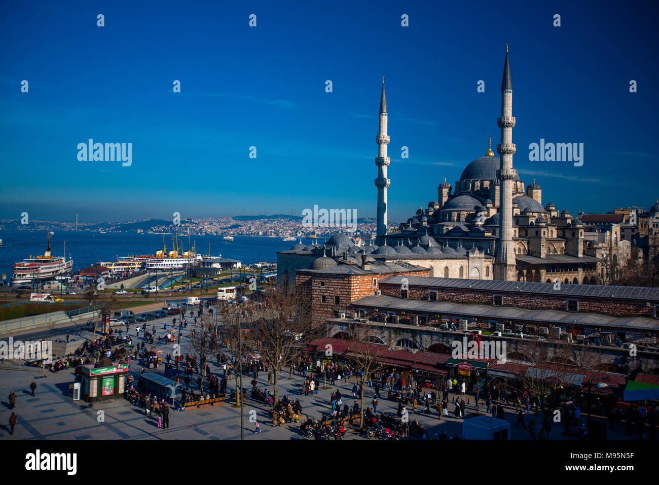 Einen atemberaubenden Blick auf die yeni Camii in Istanbul, Türkei. Stockfoto