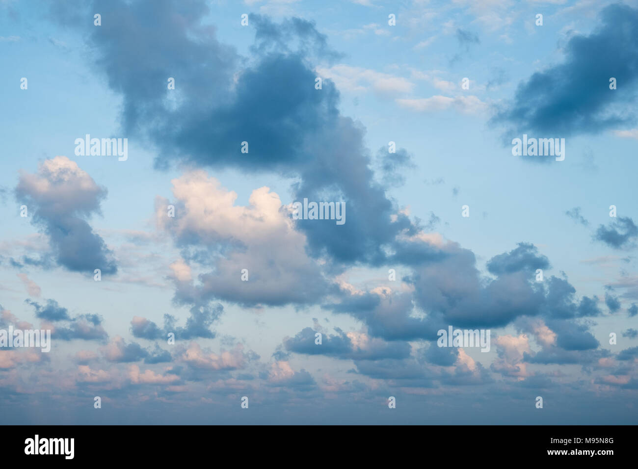 Abendhimmel Cloudscape - bunte Wolke Himmel in der Abendsonne - Stockfoto
