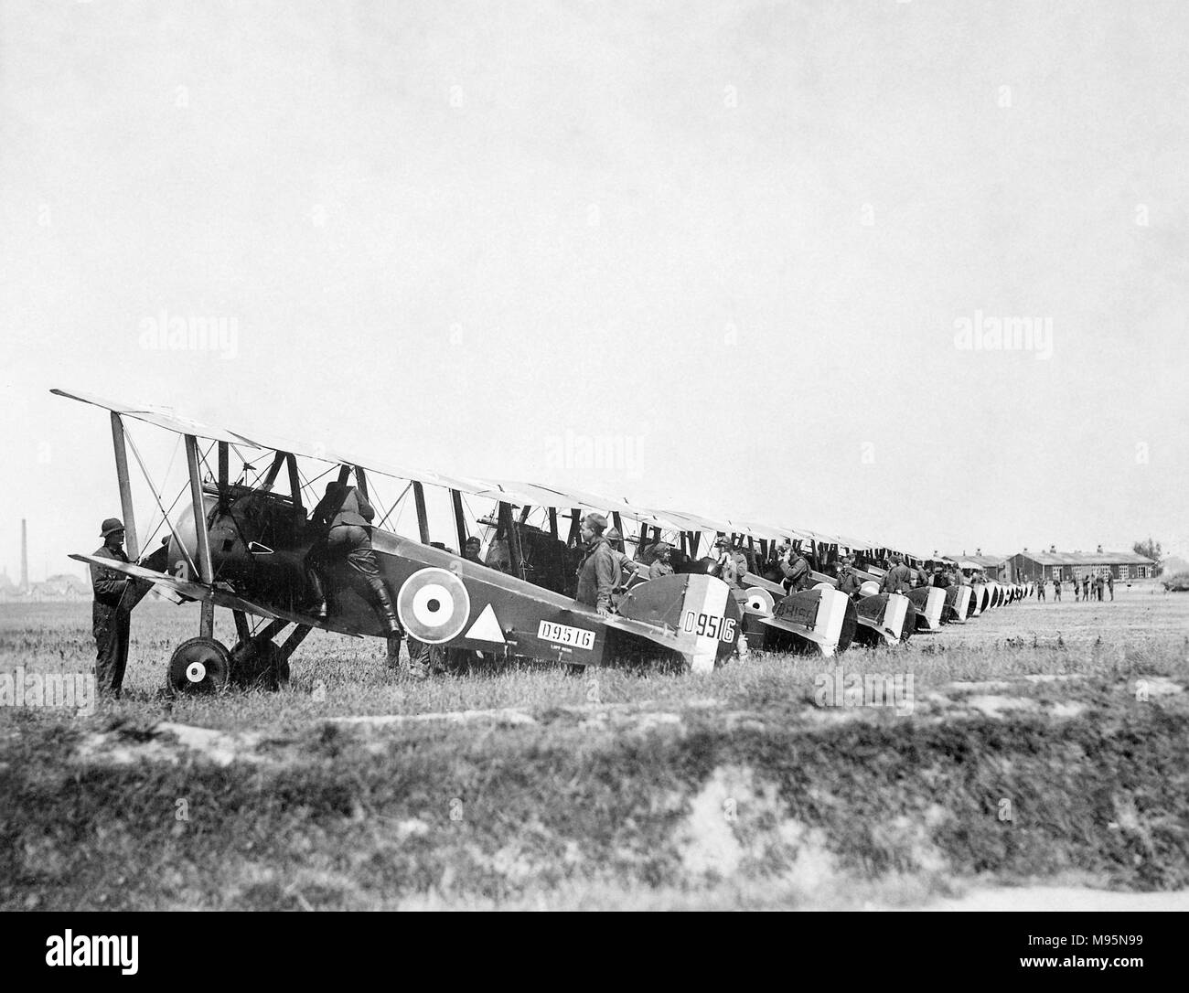 Sopwith Camel. Sopwith Camel F.1 Flugzeuge der 148 amerikanischen Aero Squadron in Frankreich, August 1918. Stockfoto