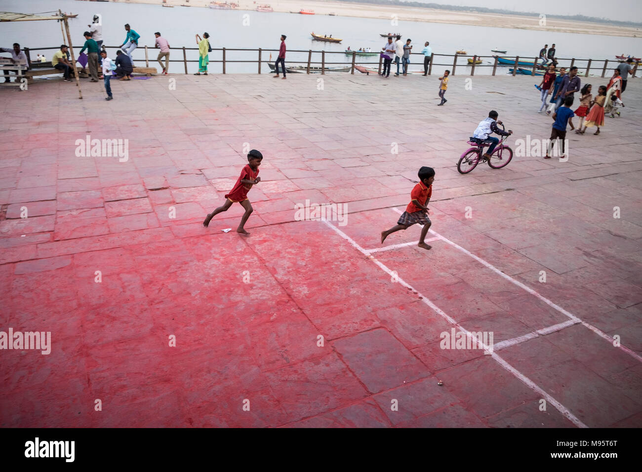 Indien, Varanasi, Kinder Stockfoto