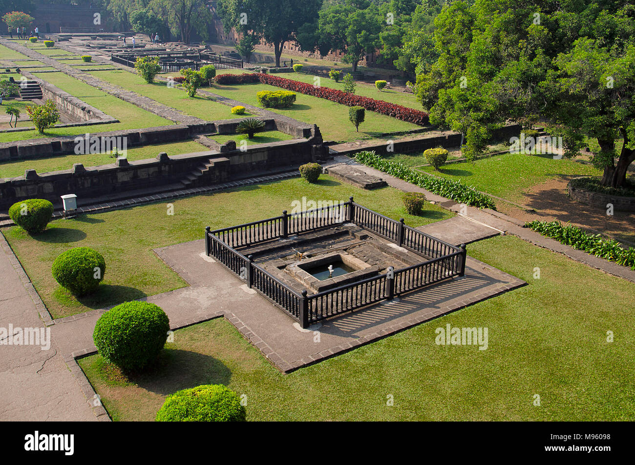 Park Ruins, Shaniwar Wada, eine historische Festung, erbaut 1732, war es der Sitz von Peshwas des Maratha-Reiches bis 1818, Pune, Maharashtra Stockfoto