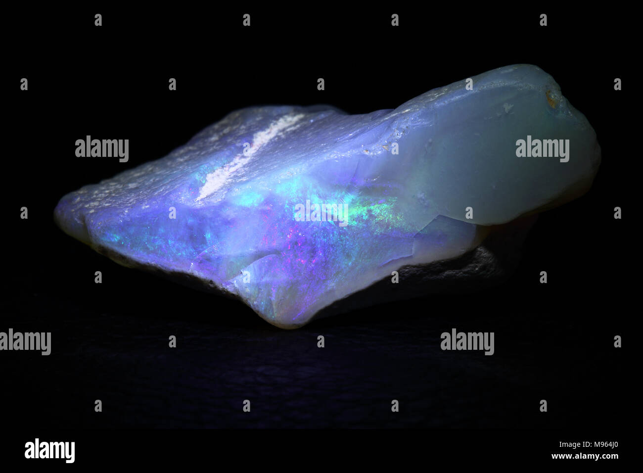 Roh und ungeschliffen Australian Opal. Opal ist ein hydratisiertes amorphe Form der Kieselsäure. Die Opal die nationalen Edelstein von Australien. Stockfoto