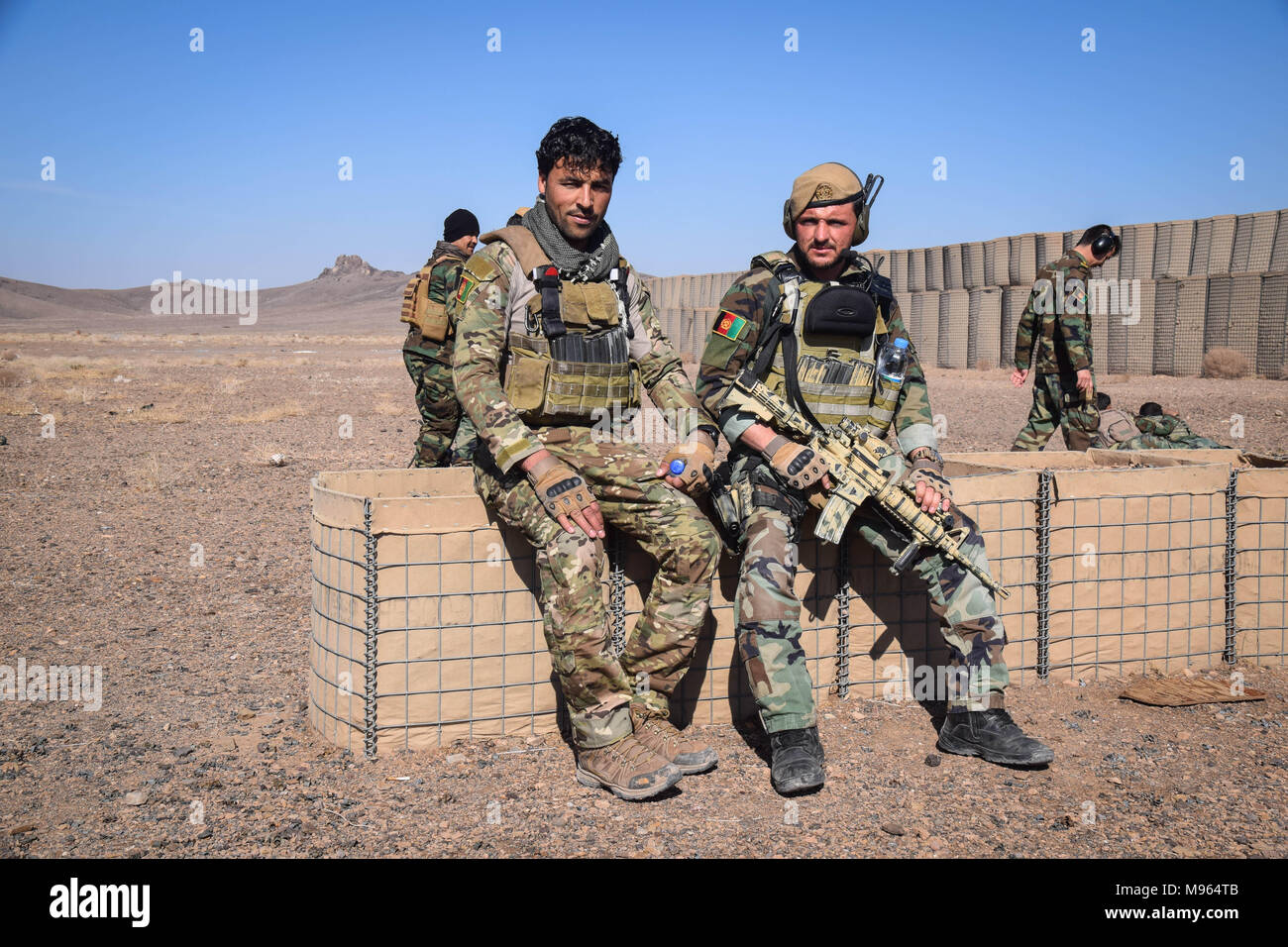 Afghan Special Forces auf einem Schießplatz außenseiten nur Shindand Militärbasis. Der afghanischen Elite Streitkräfte - die Kommandos und die besondere Kräfte sind eines der wichtigsten Elemente in der Afghanische und US-Strategie zur schleifbearbeitung Kampf gegen die Taliban und andere aufständische herum drehen. Diese Bilder zeigen die Kommandos und besondere Kräfte während der Ausbildung und im Feld, auch vor und nach einer Operation in die widerspenstige Western afghanischen Provinz Farah. Stockfoto