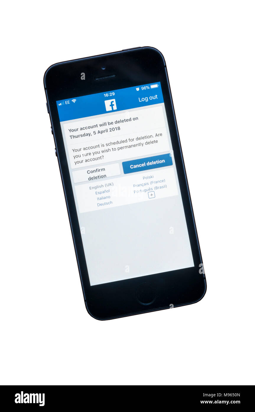 Bildschirme zeigen Dauerhaftes Löschen von ein Facebook Konto auf einem iphone 6. Stockfoto