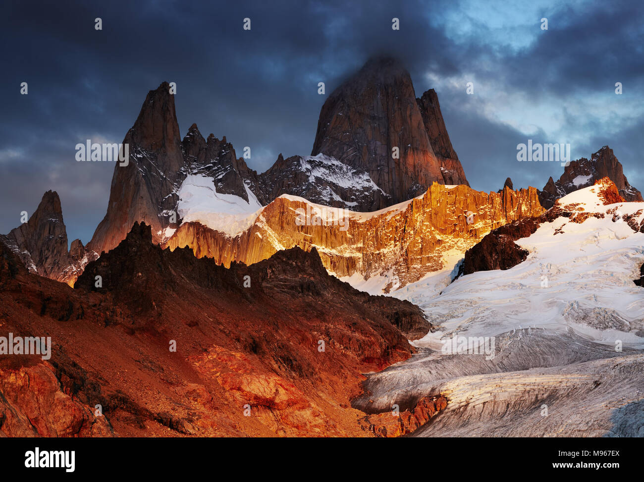 Mount Fitz Roy bei Sonnenaufgang, Patagonien, Argentinien Stockfoto