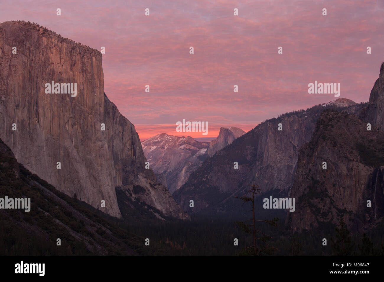 Sonnenuntergang von Tunnel, Yosemite Valley, Kalifornien, USA Stockfoto