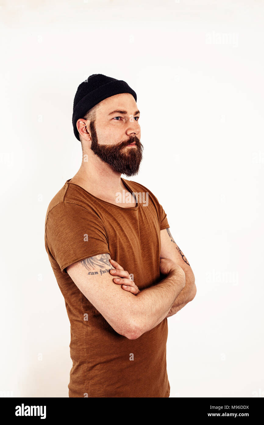 Mann mit Bart und Tattoos Stockfoto