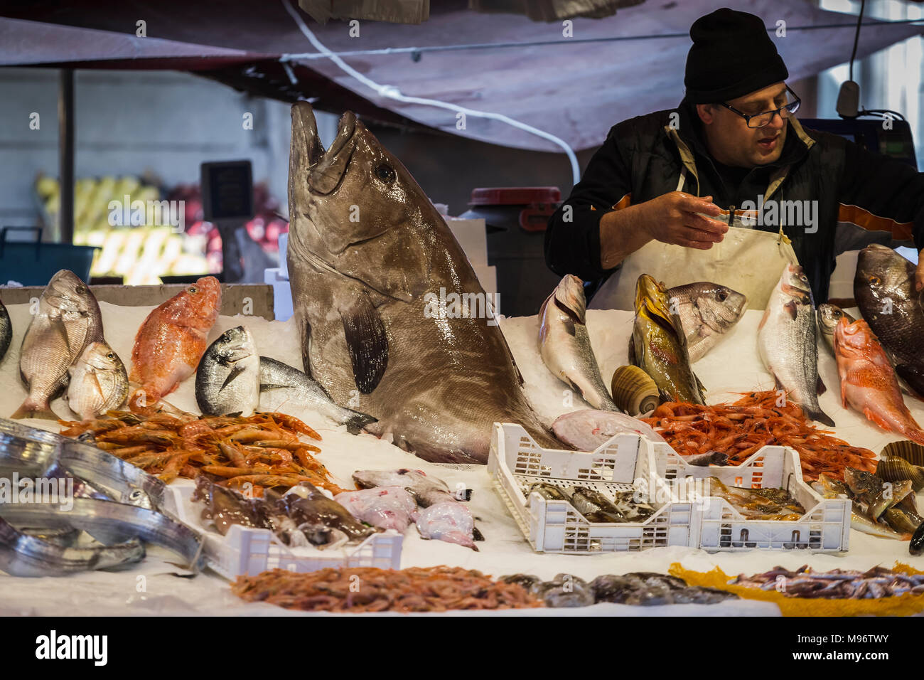Fischmarkt La Pescheria, Catania, Sizilien, Italien. Stockfoto