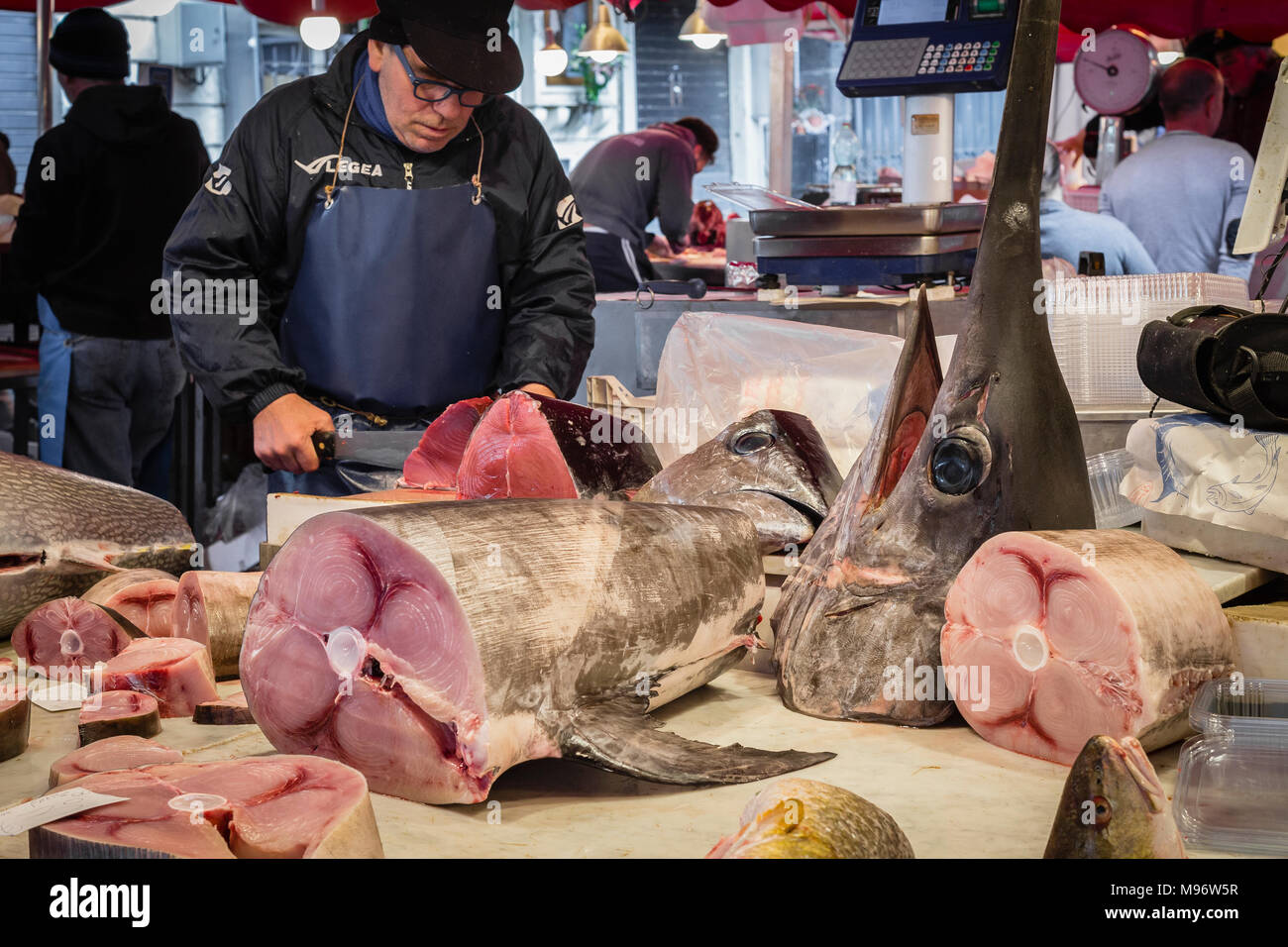 Schwert Fisch, Fischmarkt La Pescheria, Catania, Sizilien, Italien. Stockfoto