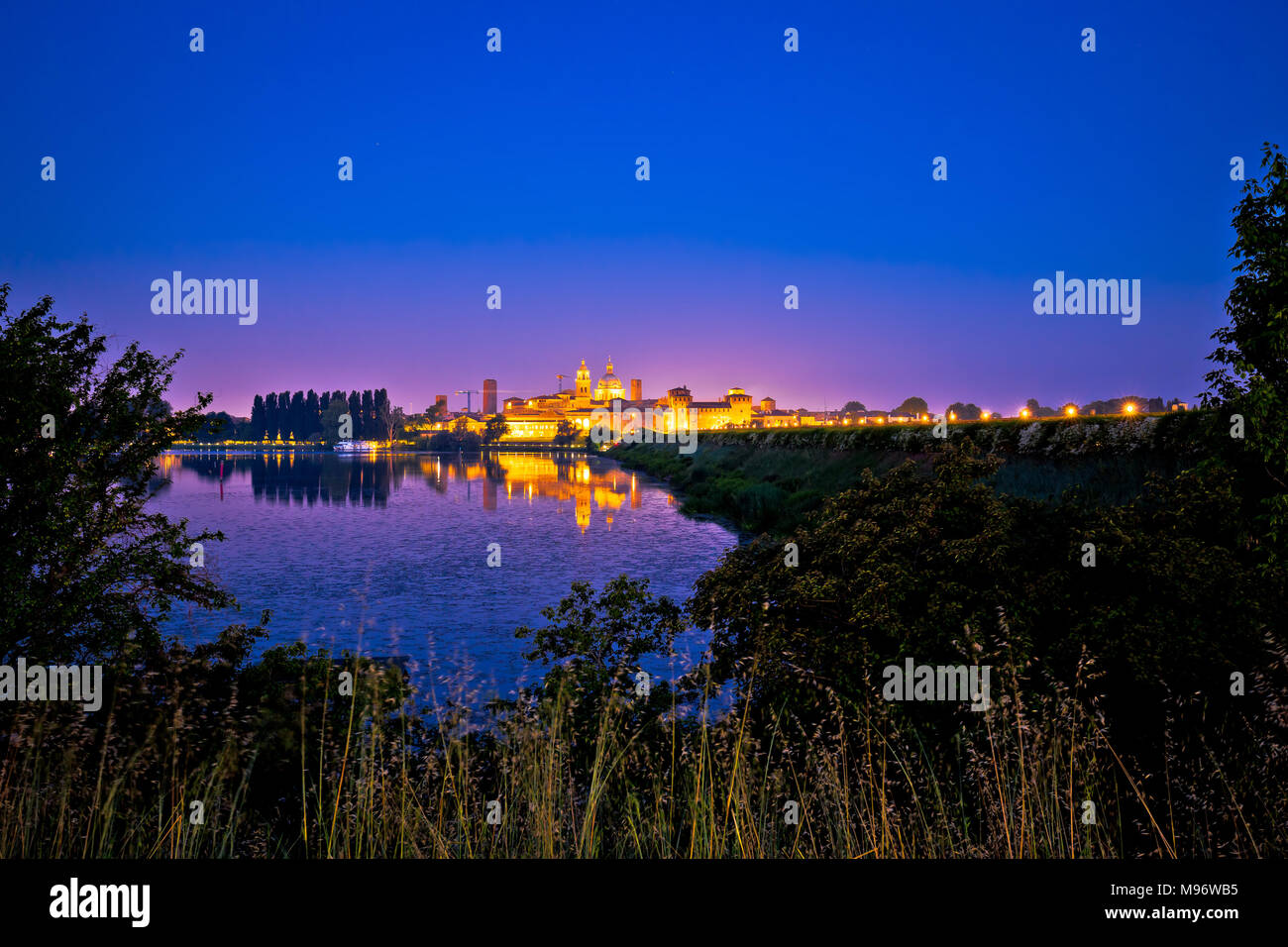 Skyline der Stadt Mantua Abend Blick, Europäische Kulturhauptstadt und UNESCO-Weltkulturerbe, Region Lombardei Stockfoto