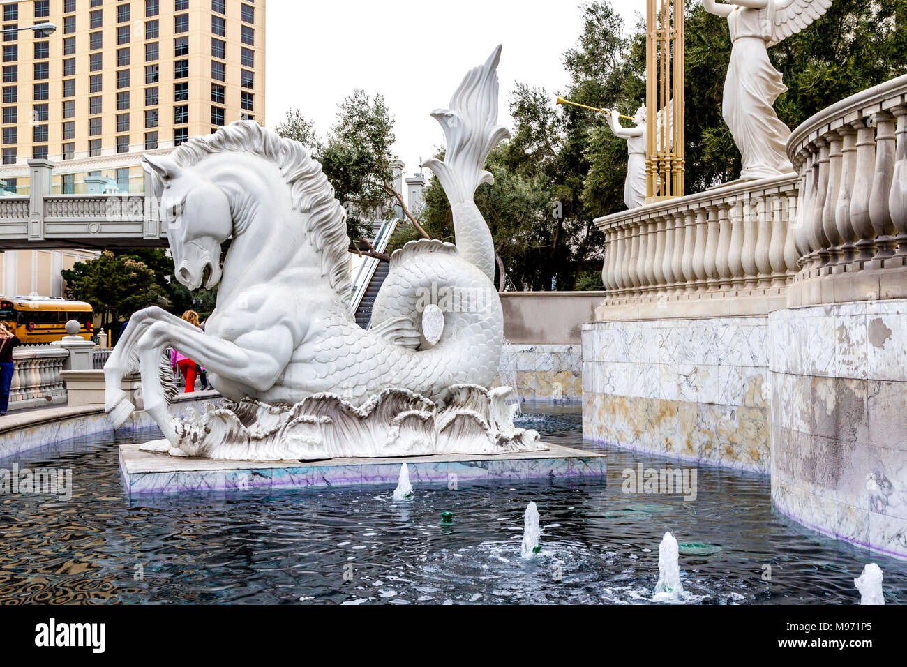 Touristische Blick auf die Statue von Pferd im Caesars Palace, Las Vegas, Narvarda während des Tages. U.S.A Stockfoto