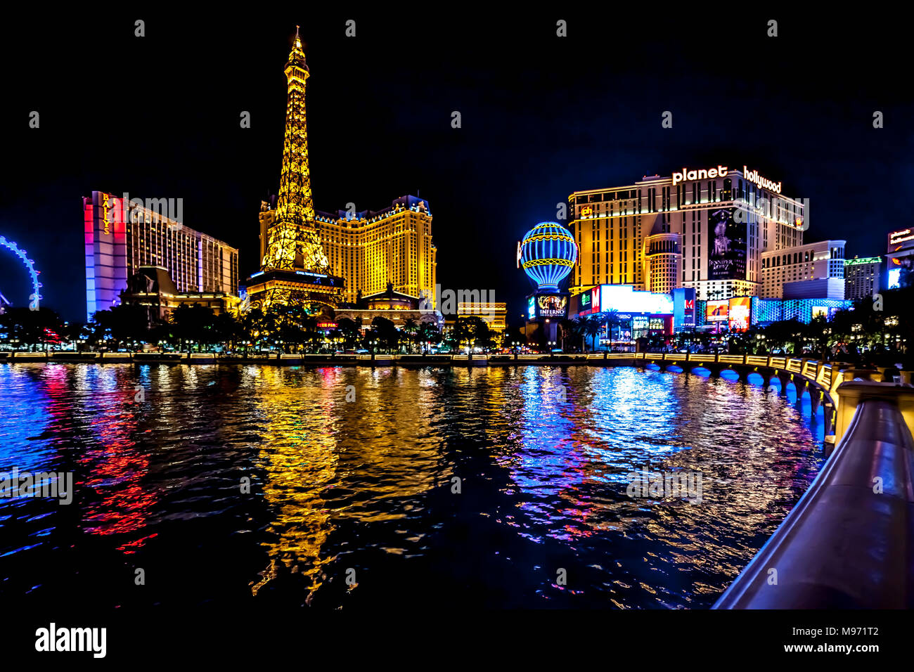 Das Eiffel Tower Restaurant bei Nacht. Las Vegas, Narvarda, U.S.A Stockfoto