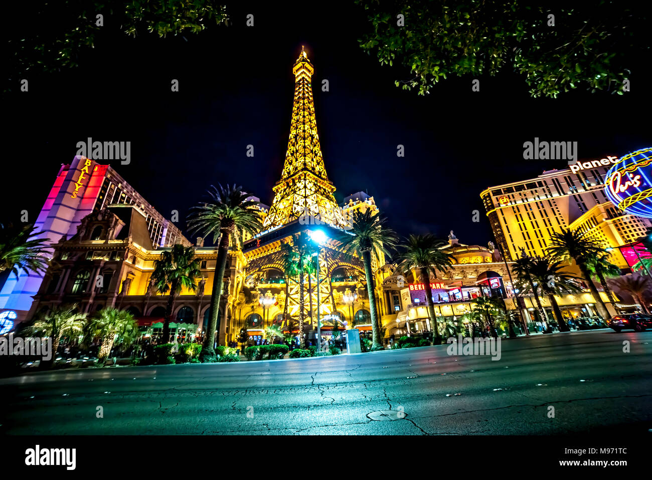 Das Eiffel Tower Restaurant bei Nacht. Las Vegas, Narvarda, U.S.A Stockfoto