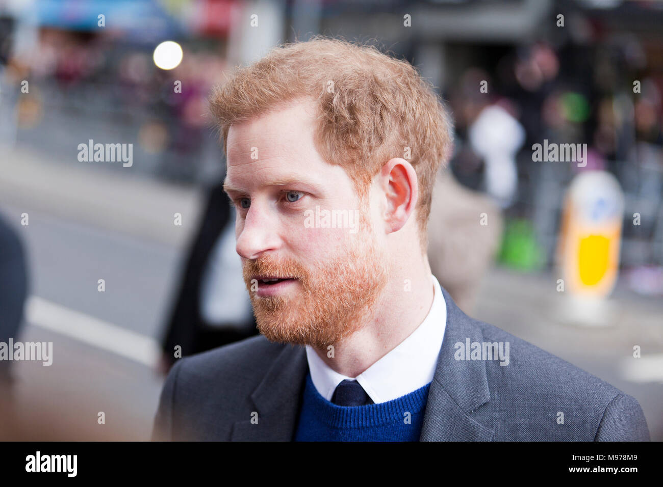 Der Great Victoria Street, Belfast, Nordirland. Seine königliche Hoheit Prinz Harry und Meghan Markle 23. März 2018. Foto: Bonzo/Alamy leben Nachrichten Stockfoto