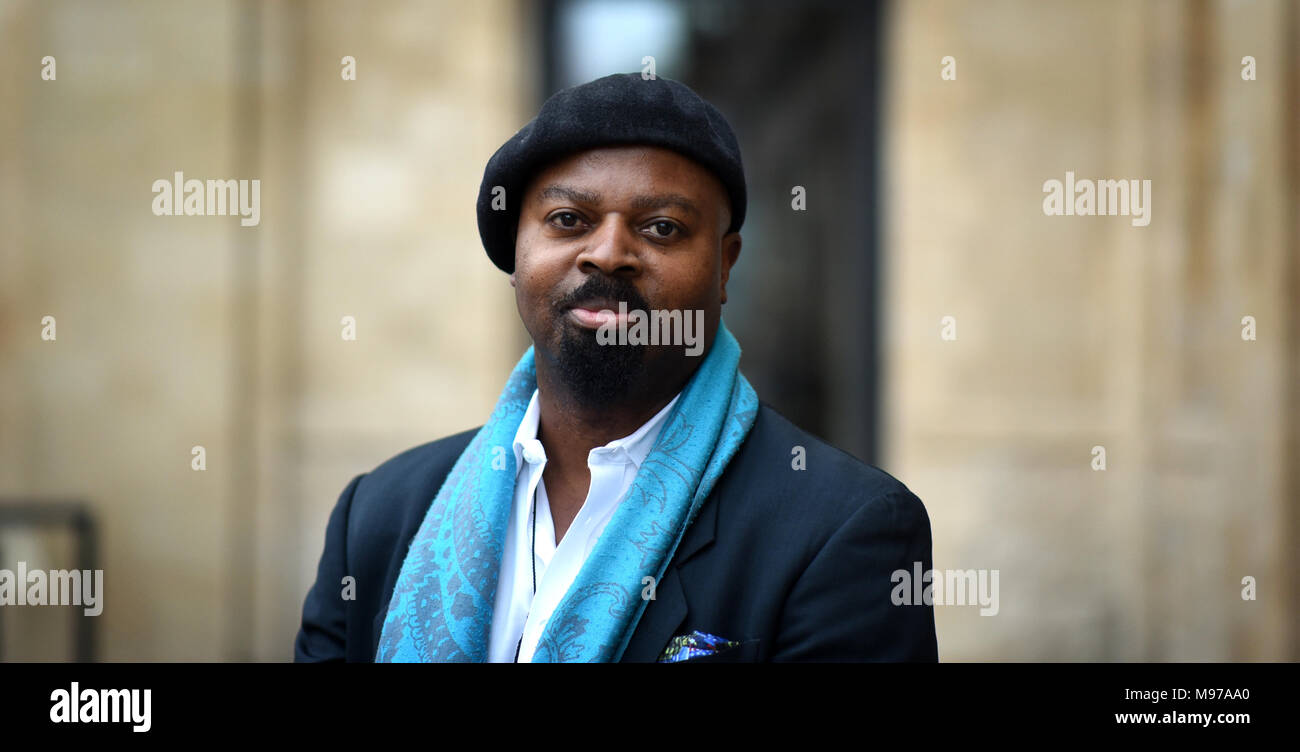 Oxford, UK. 23 Mär, 2018. Ben Okri in Oxford literarische Festival 23. März. "Die magische Lampe: Träume von unserem Alter' an der Weston Hörsaal. Richard Höhle Fotografie/Alamy Credit: Richard Höhle/Alamy leben Nachrichten Stockfoto