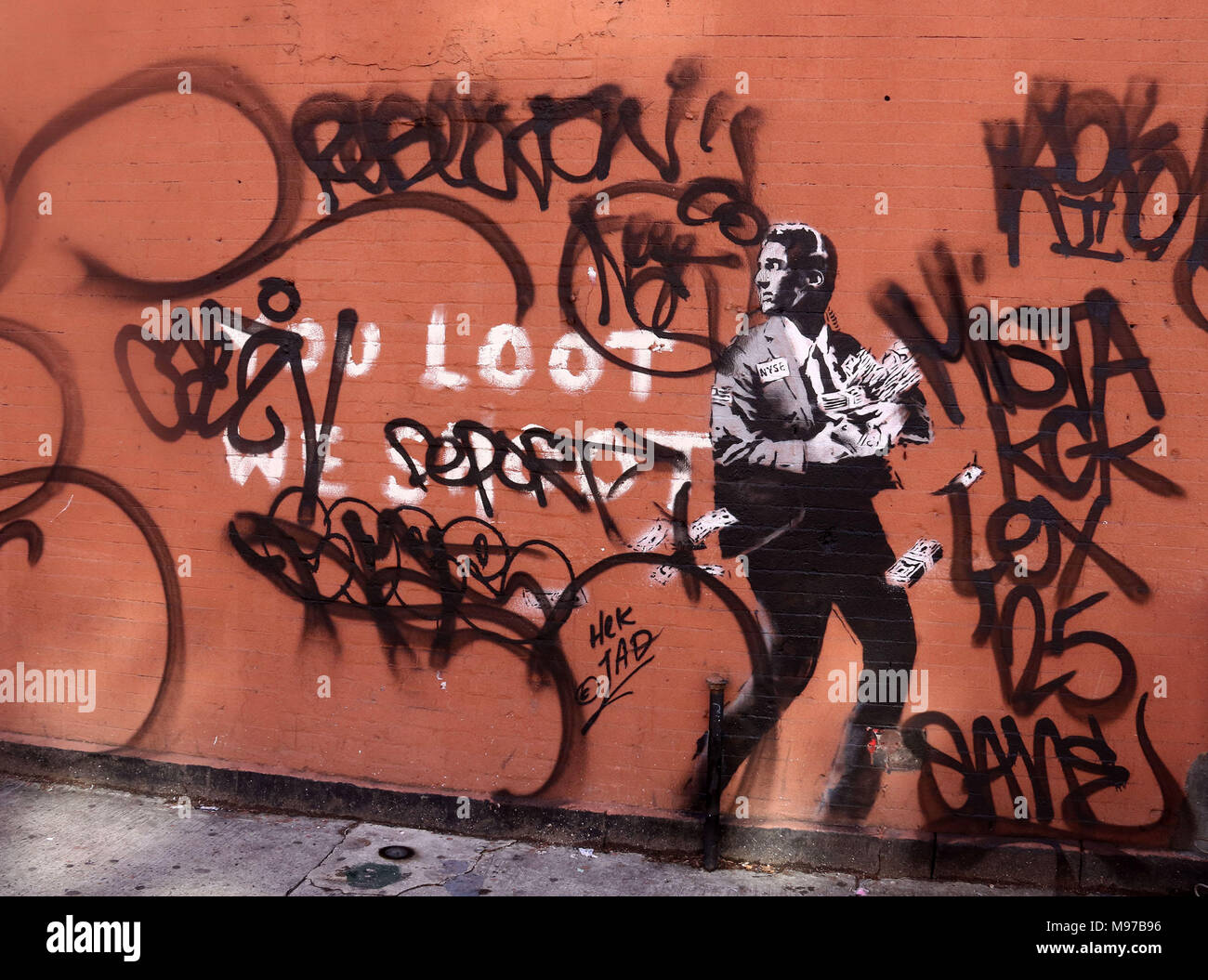 New York City New York Usa 23 Mar 2018 Ein Blick Auf Die Unkenntlich Gemacht Sie Beute Wir Schiessen Wandbild Zuruckzufuhren Auf Graffiti Kunstler Banksy In East Harlem Entfernt Das Wandbild Zeigt